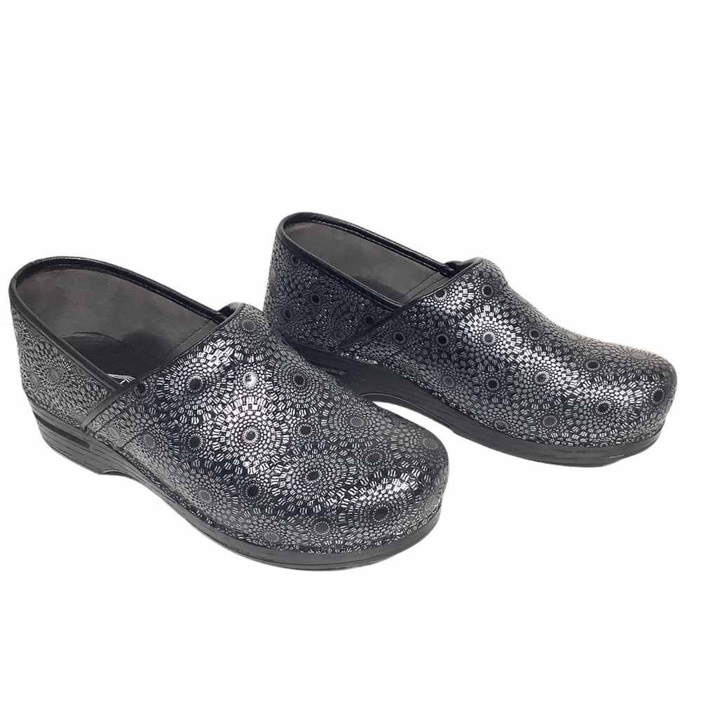 Dansko Medallion Back Patent Leather Clog 41/10